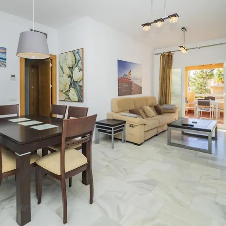 Cubo's Cabopino Апартаменти Марбелья